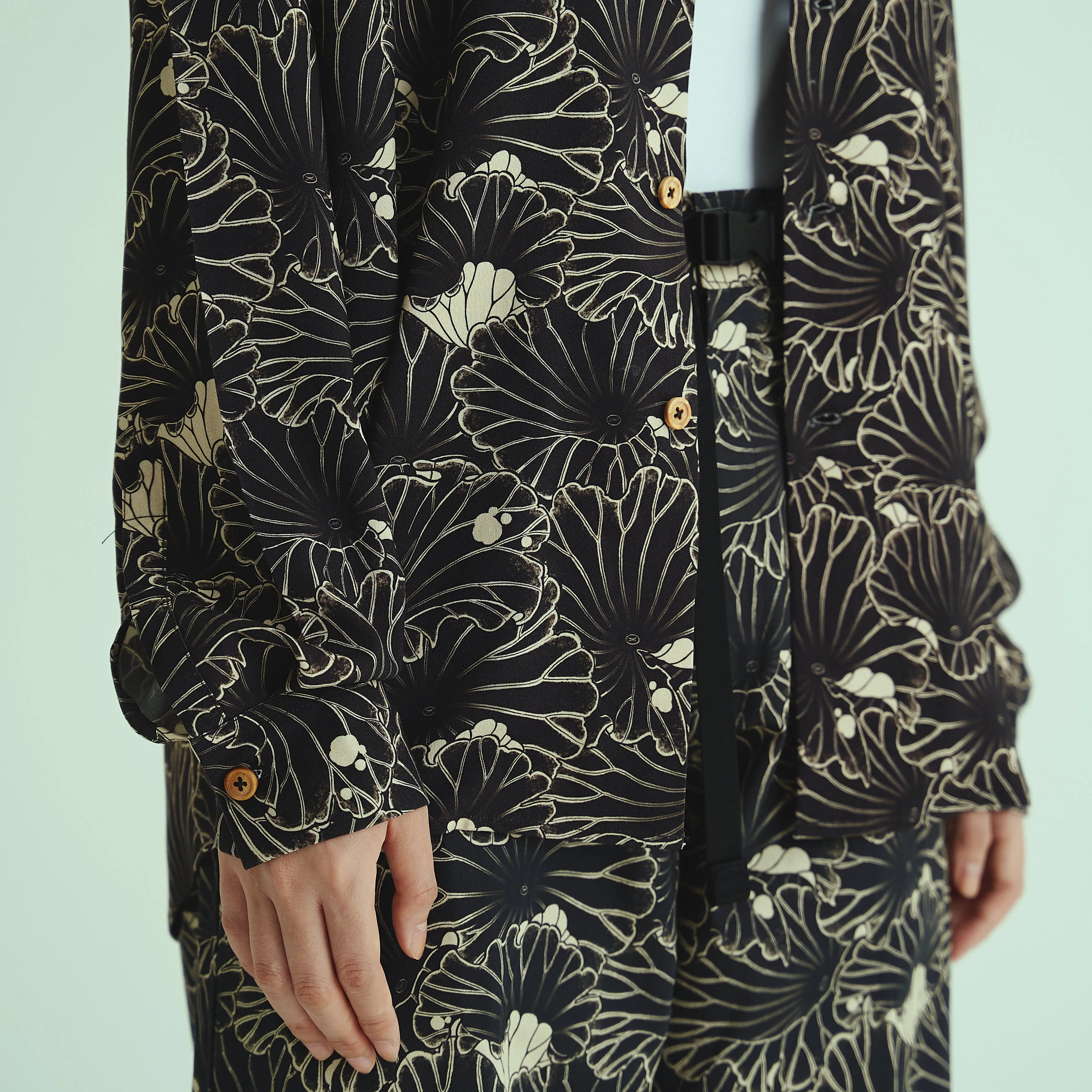 [UNISEX] GAKKIN X LOCO MOSQUITO JAPANESE LOTUS BELTED TROUSERS