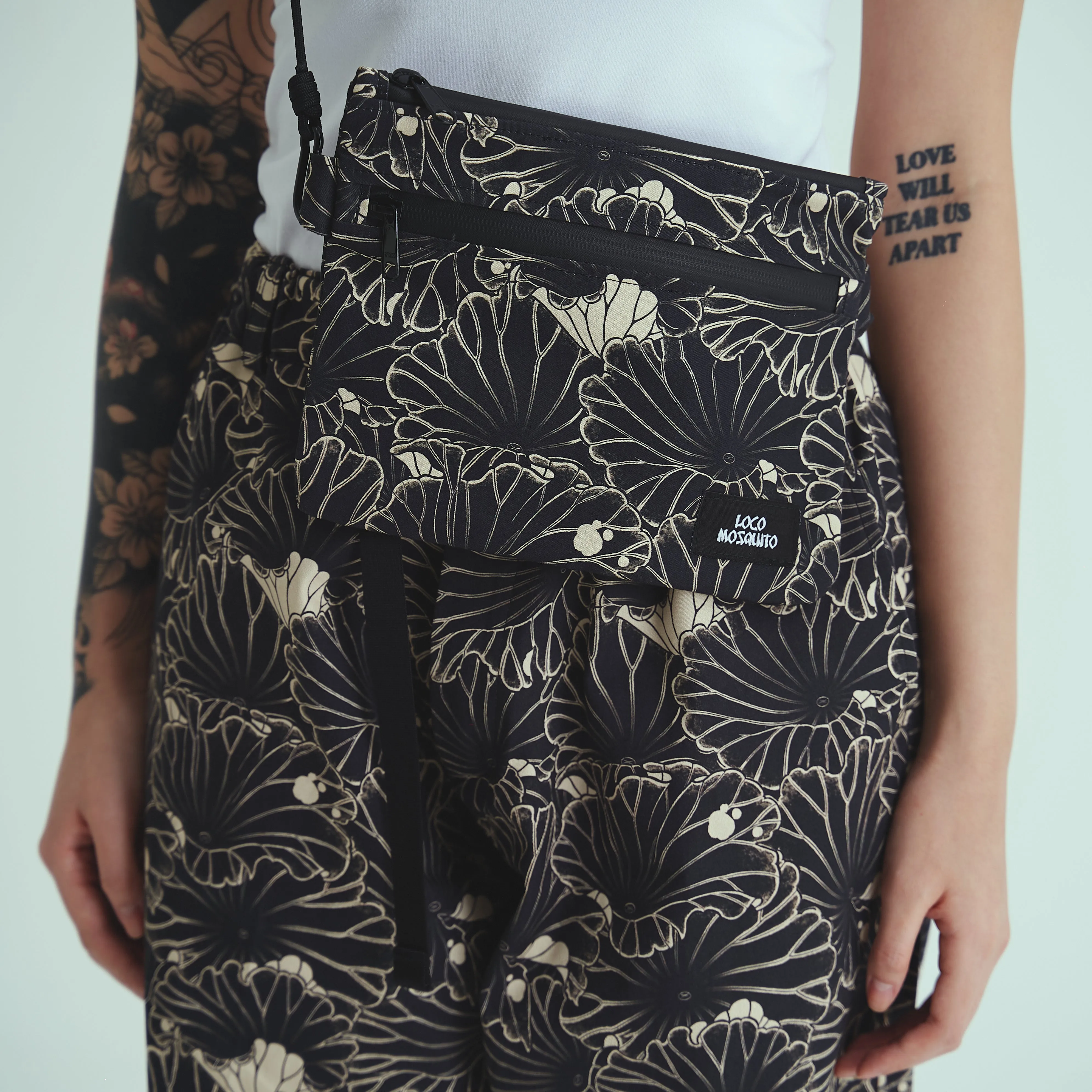 [UNISEX] GAKKIN X LOCO MOSQUITO JAPANESE LOTUS BELTED TROUSERS