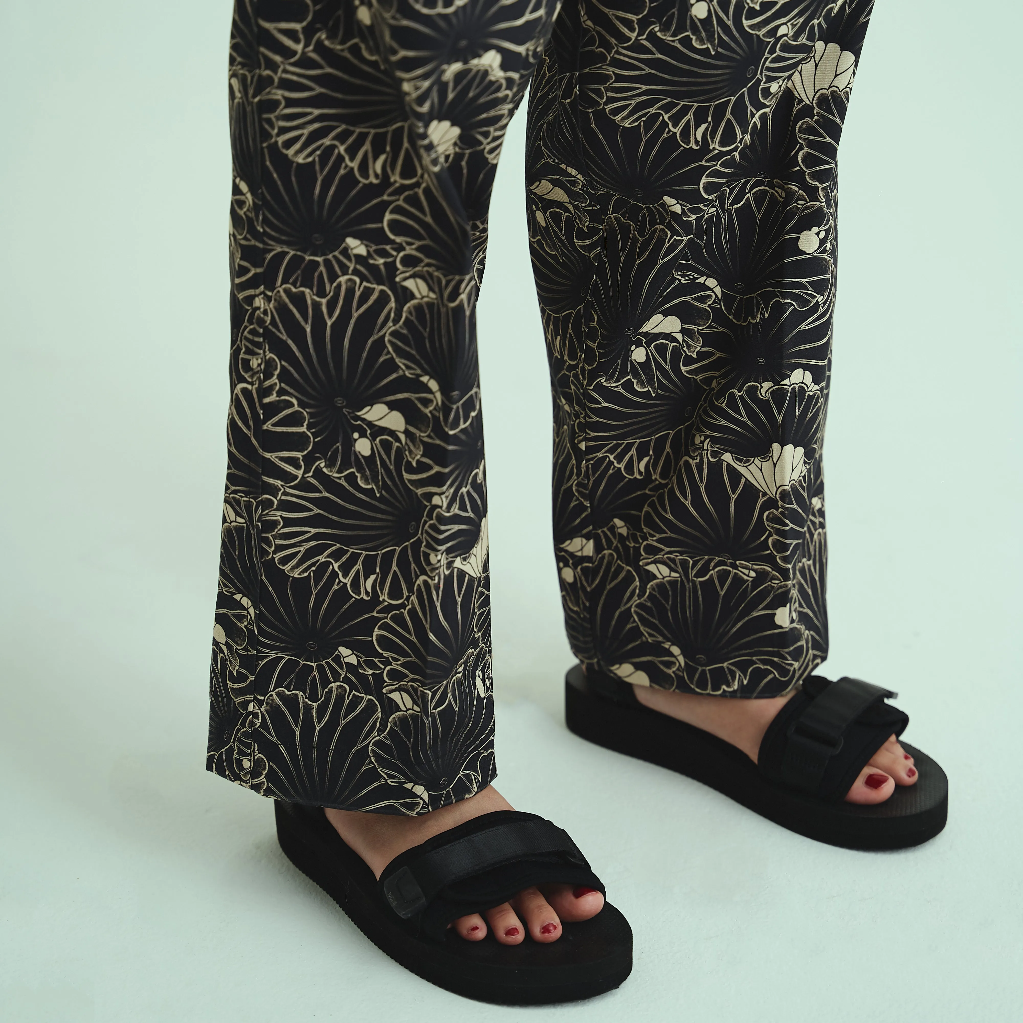 [UNISEX] GAKKIN X LOCO MOSQUITO JAPANESE LOTUS BELTED TROUSERS