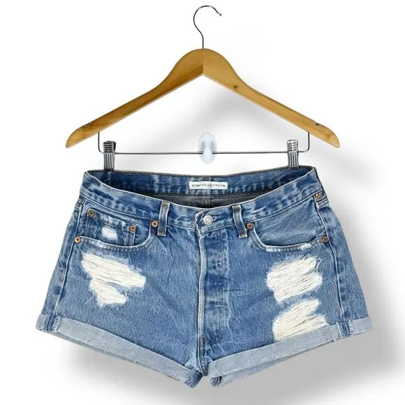 Vintage Y2K Levis 5011xx Distressed Denim Shorts Light Wash Made USA size W 34&quot;